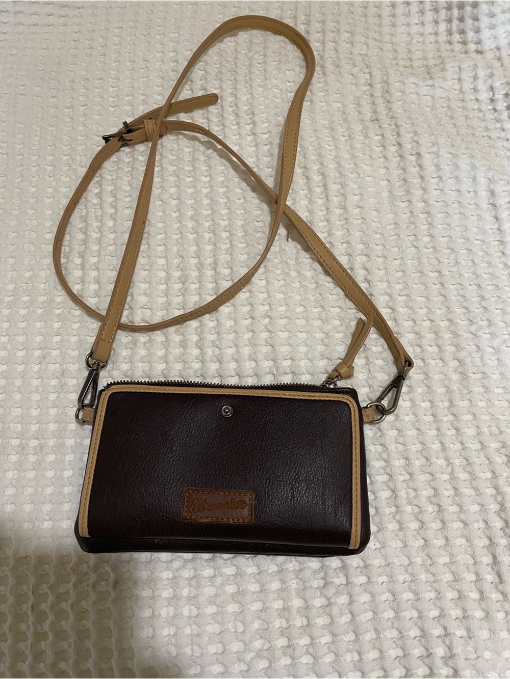 Wrangler Dark Brown Crossbody Wallet with Tan Trim
